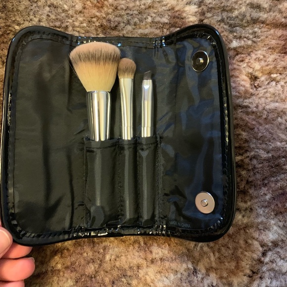 It Cosmetics Your Beautiful Basics 3-Piece Makeup Brushes Travel Set - Picture 2 of 6